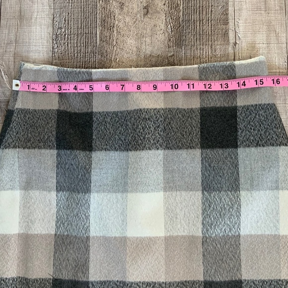 LOFT Neutral Buffalo Ivory Grey Tan Plaid Mini Skirt SZ 6 - Picture 7 of 8